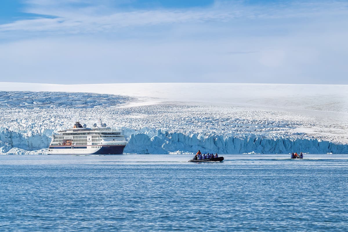 Expedition Svalbard circumnavigation and north-east Greenland: Wilderness, vastness, varied transformation – intensive Arctic experiences