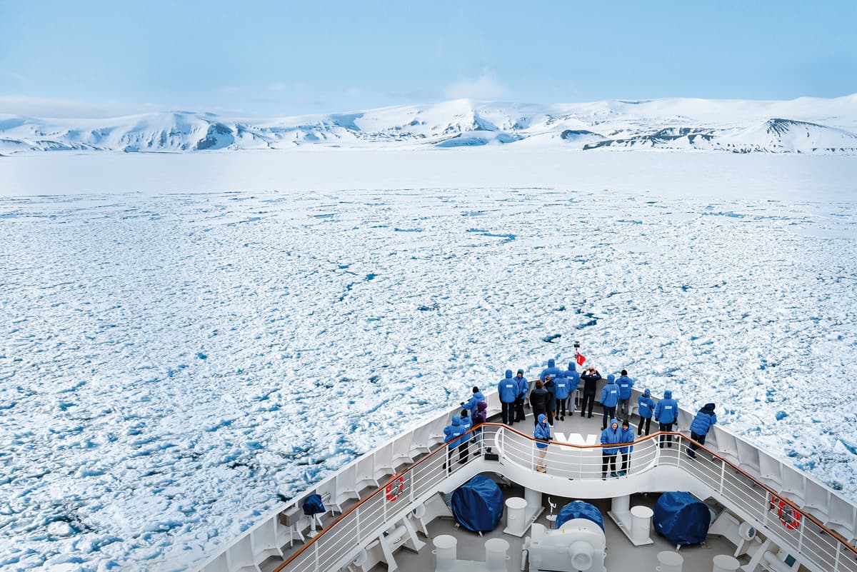 Expedition semi-circumnavigation of Antarctica: one of the greatest feats of our time