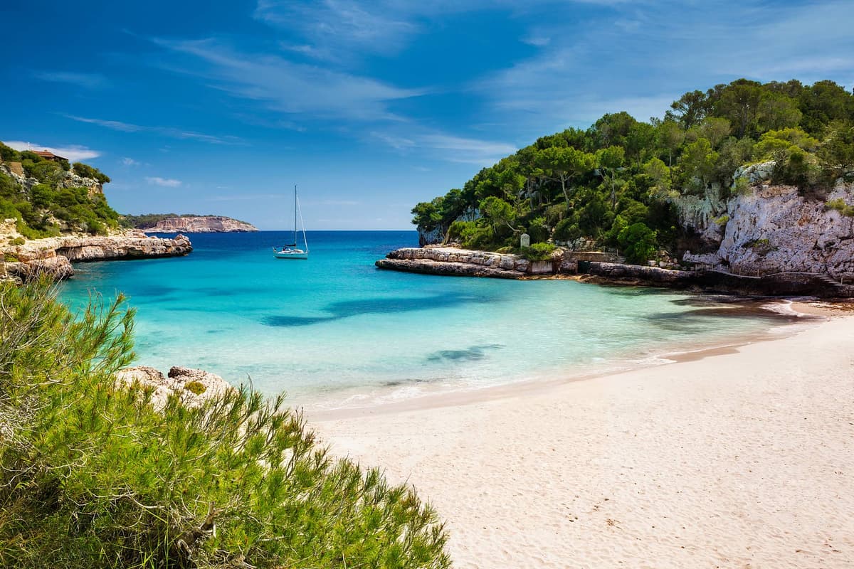 Amidst island idylls and coastal charm