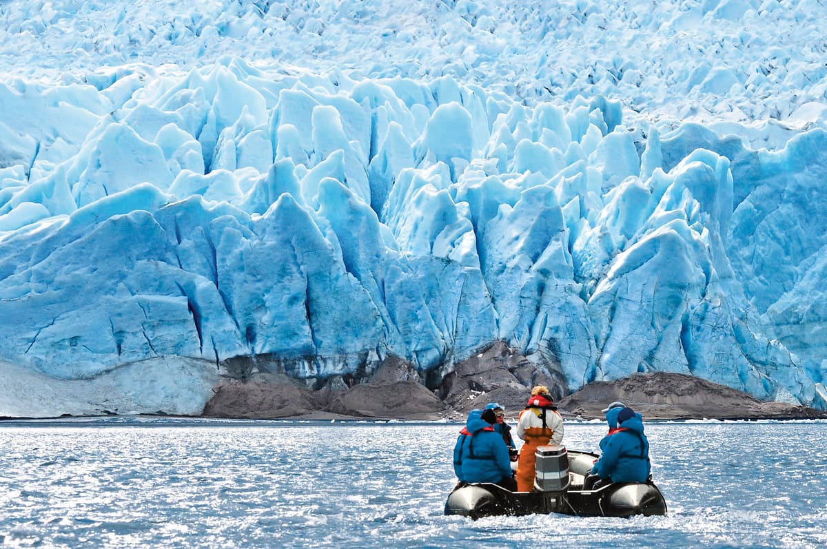Expedition Chilean fjords: geological testimonies made of stone and ice