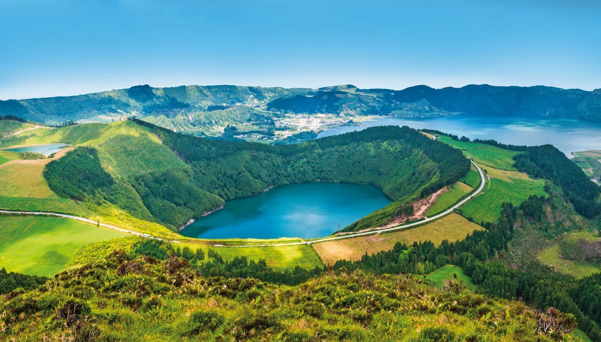 Atlantic islands and the aura of Spain
