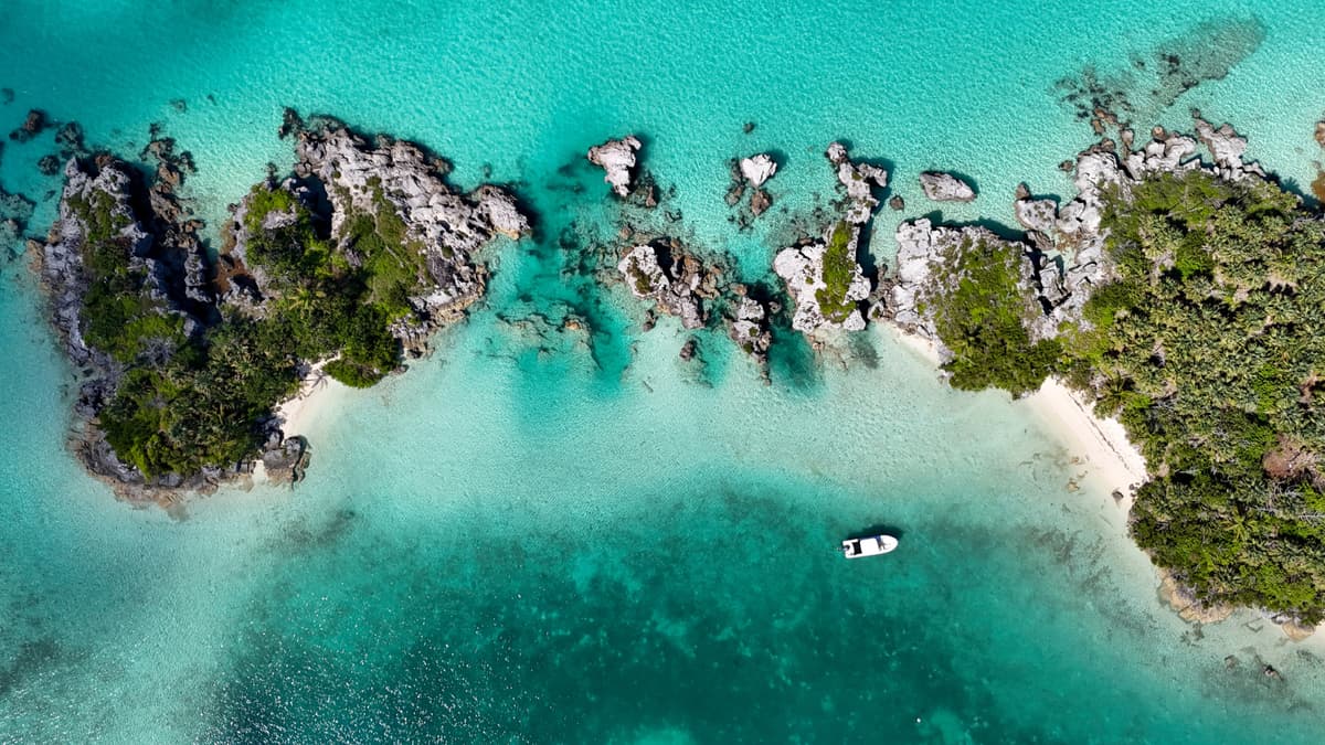 Expedition Caribbean islands: the untamed side of the Caribbean