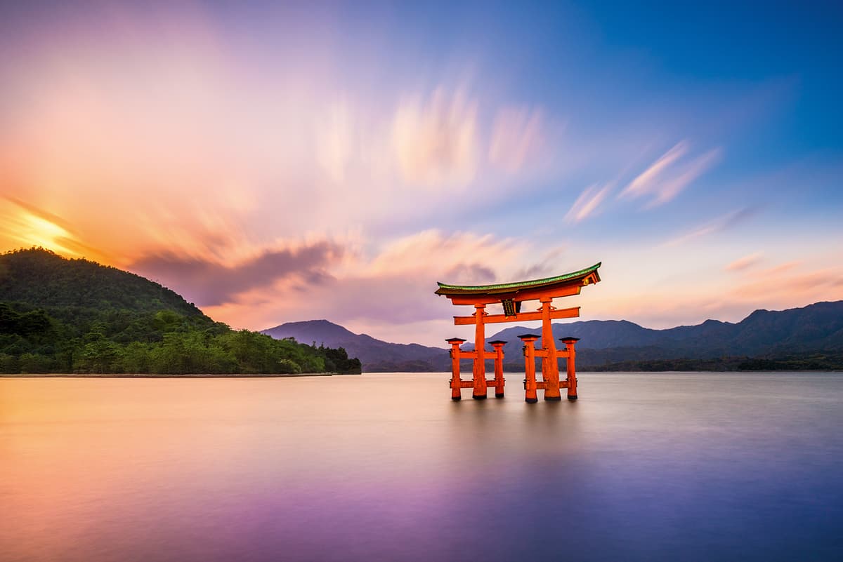 Unknown Japan and South Korea: a meeting of opposites