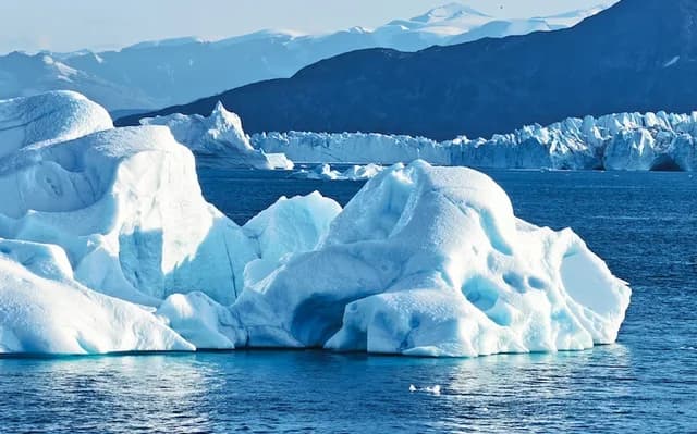 Arctic Crossing: Three Arctic Islands From Iceland through East Greenland to Svalbard