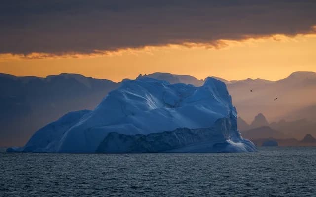 Arctic Crossing: Three Arctic Islands From Svalbard through East Greenland to Iceland