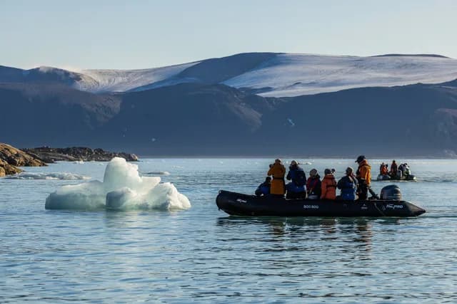 Polar Bears in the Changing Arctic: New Scientist Discovery Tours