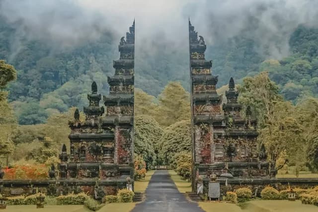 A Journey of Urban Adventures & Enchanting Scenery