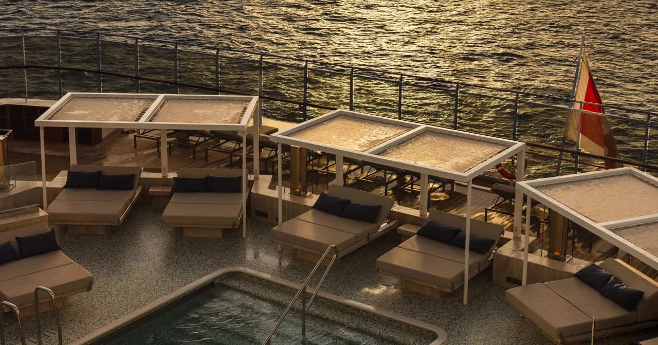 Atoll Pool & Bar