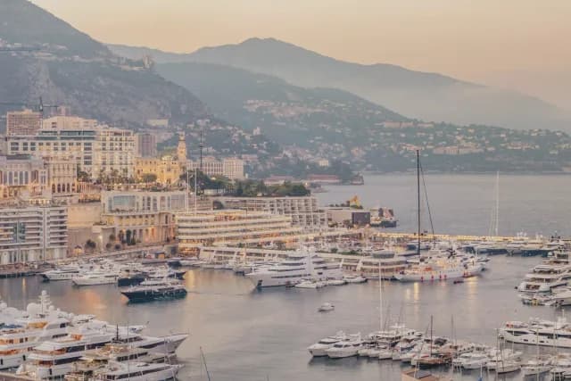 An Extended Journey of Scenic Cities, Renowned Monuments & Spectacular Shorelines