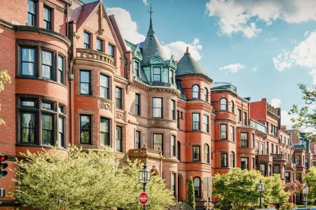 An Extended Journey through Canada’s Natural Beauty & Iconic American Cities