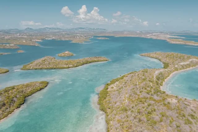 A Journey of Colourful Treasures & Idyllic Island Scenery