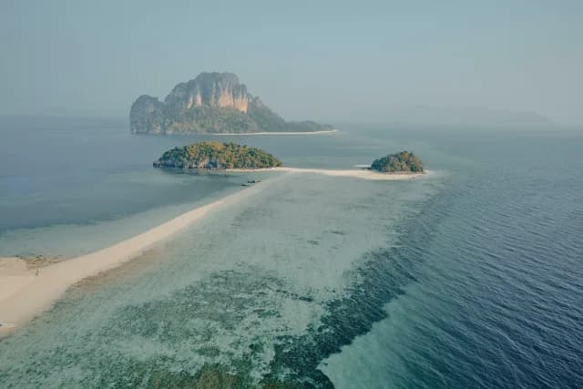 A Journey of Dynamic Discovery & Beachside Serenity