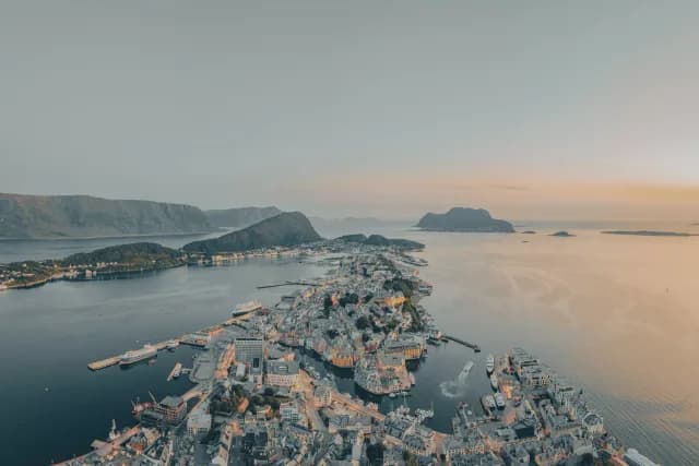 An Extended Journey of Fjords, Legends & Northern Lights