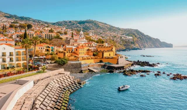 A Grand Journey of Tropical Shores, Historic Streets & Renaissance Wonders