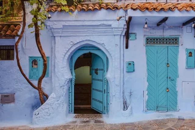 A Journey of City Cultures, Storied Streets & Sunlit Shores