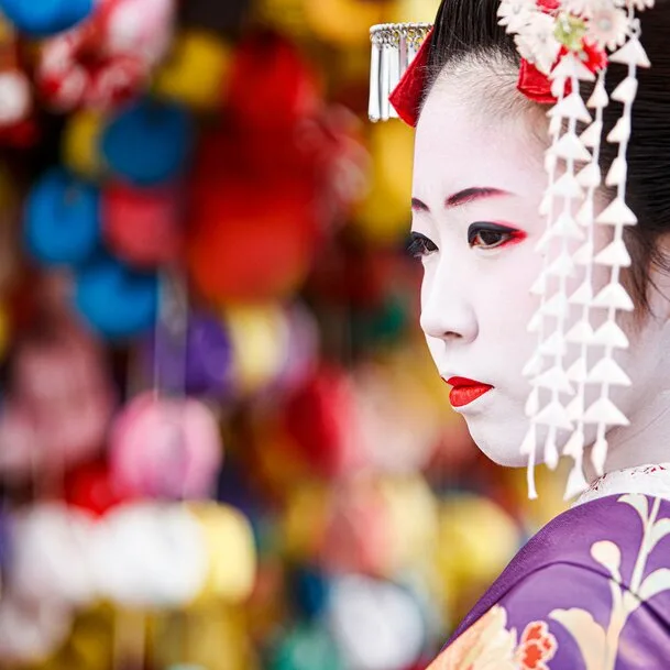Unknown Japan and South Korea: a meeting of opposites