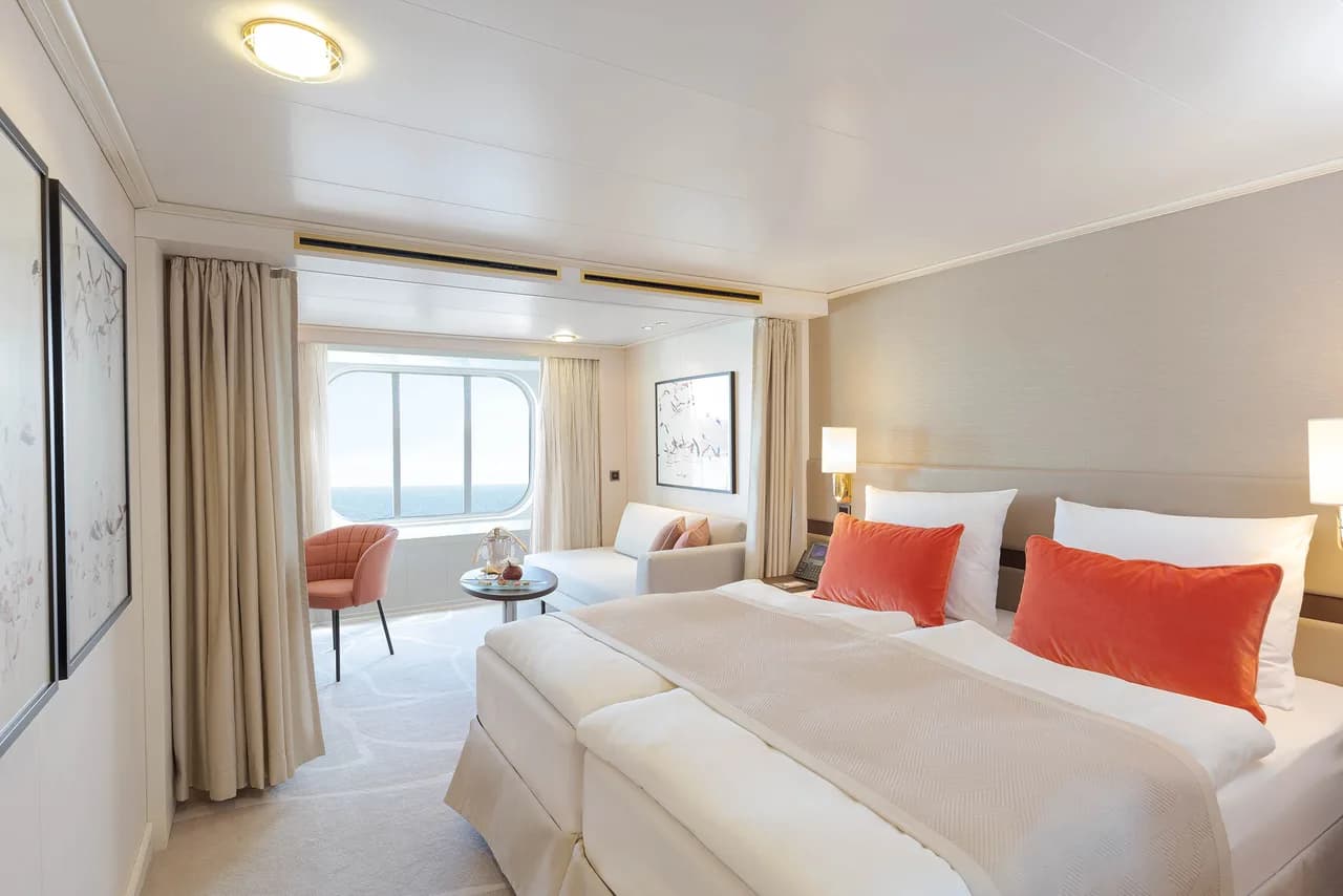 Suite with panorama window