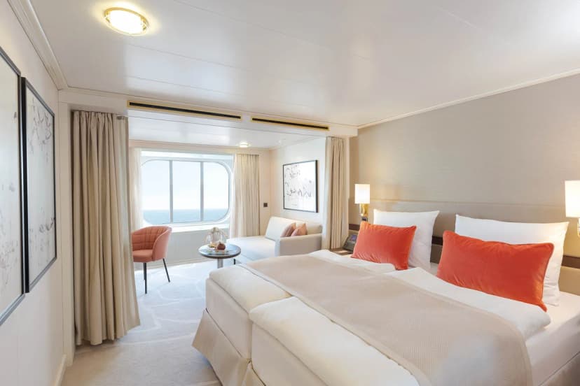 Suite with panorama window