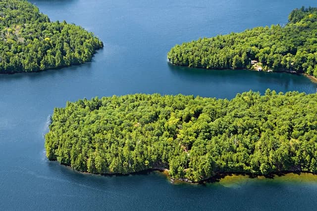 Expedition Greenland, Newfoundland and St Lawrence River: from ice-blue brilliance to lush green splendour