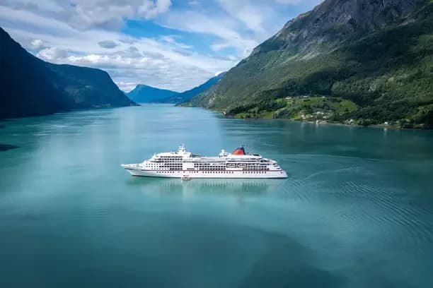 Small ship – wide variety of routes