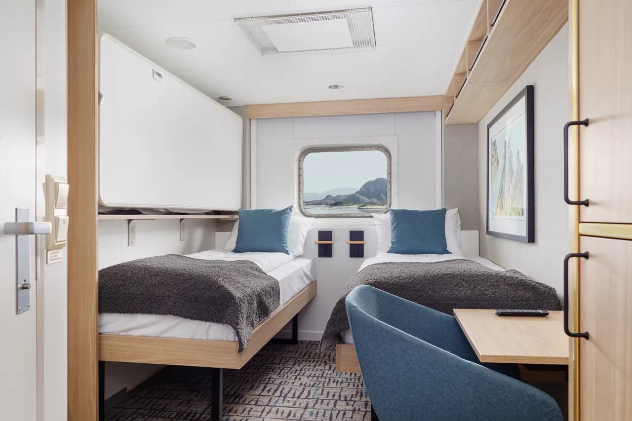 Triple on middle deck with window