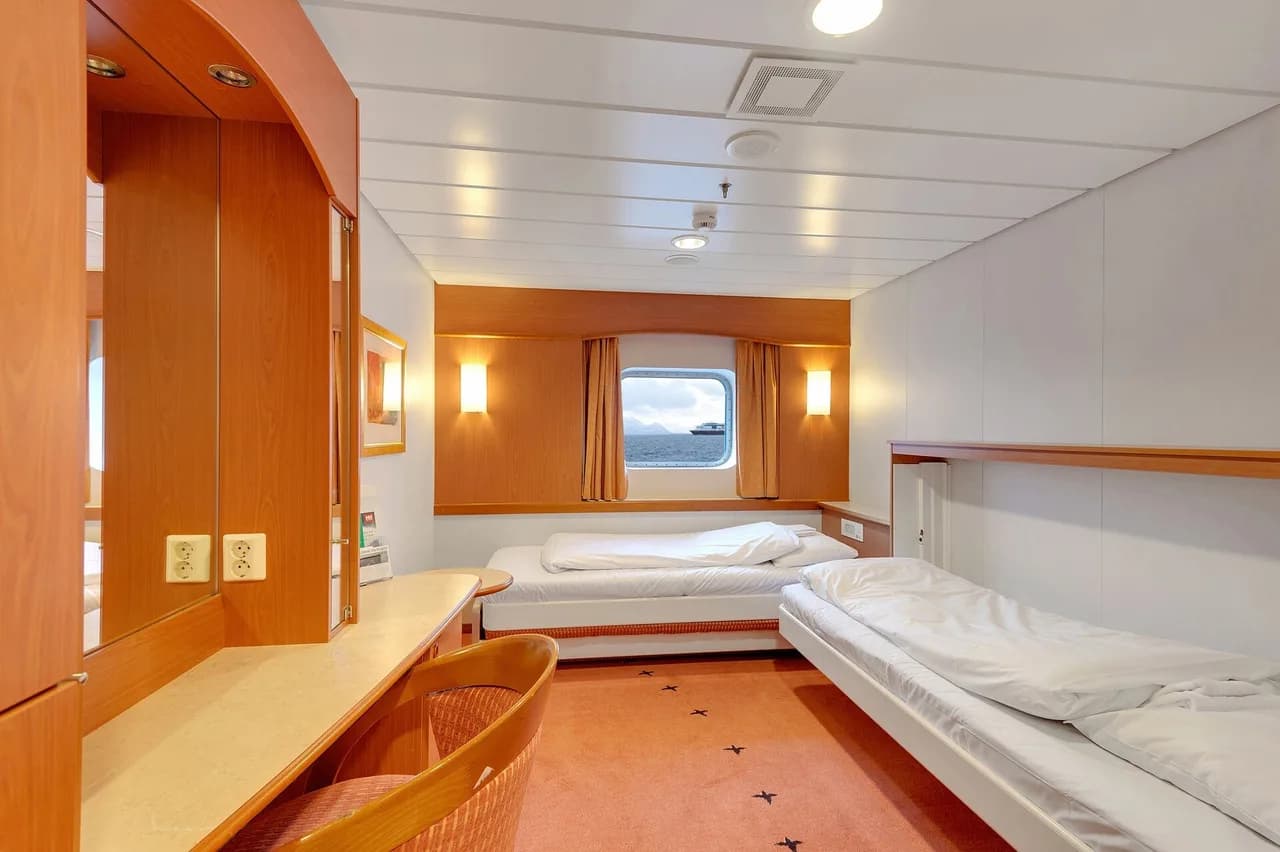 Twin on lower deck with window