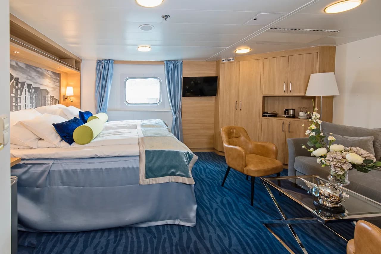 Two-bed mini suite on middle or upper deck