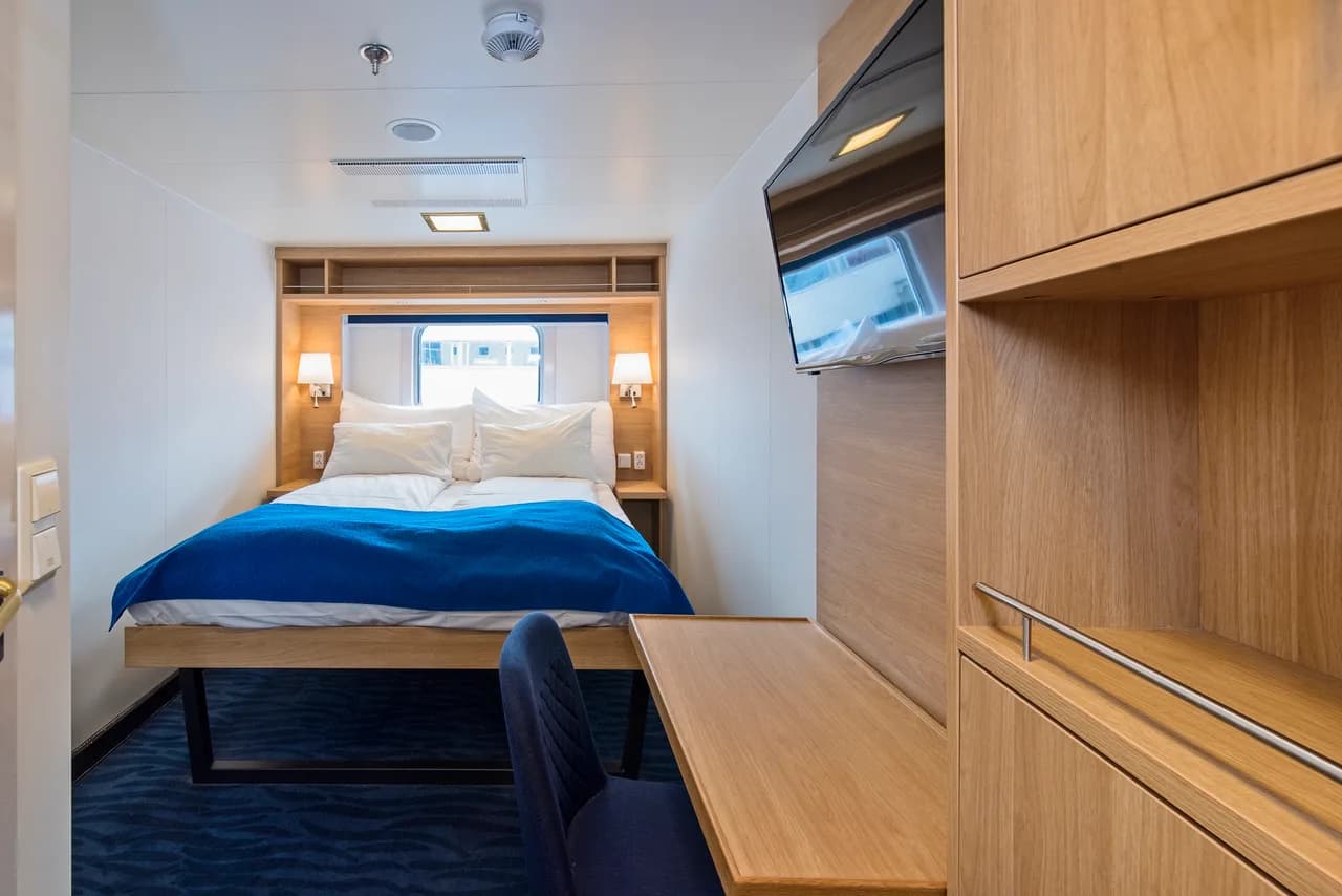 Double on promenade deck with window