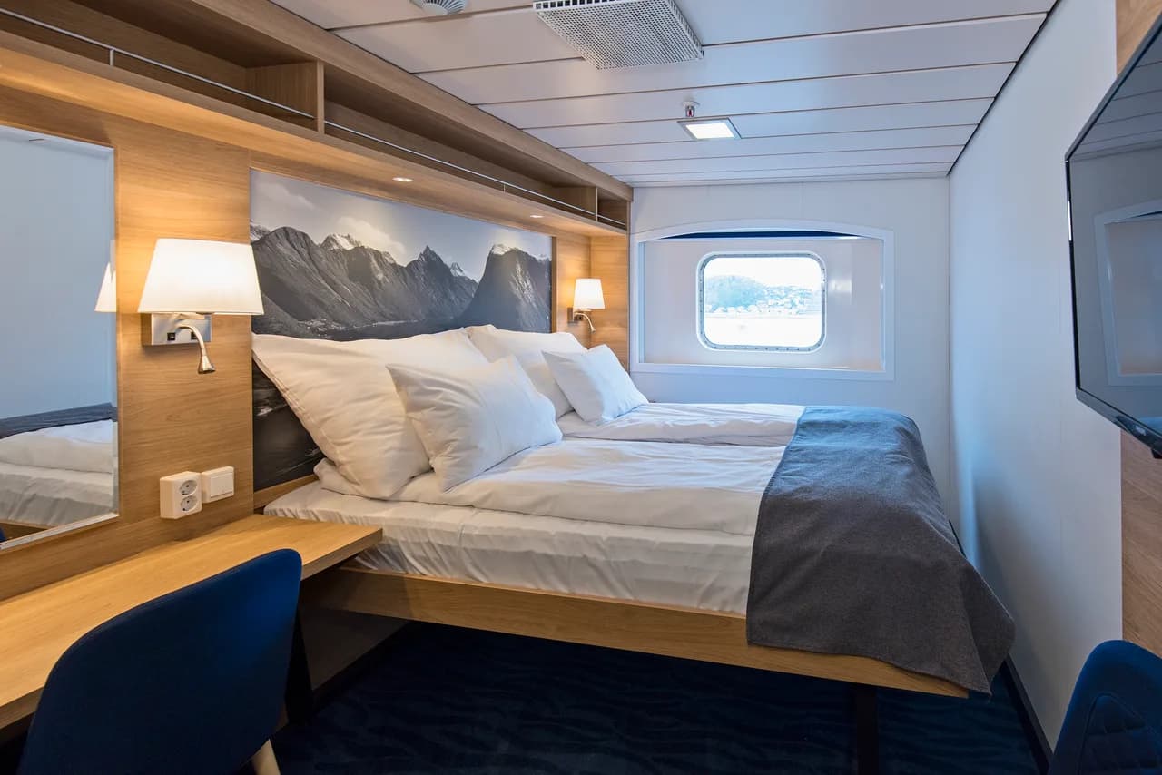 Double on upper deck with window