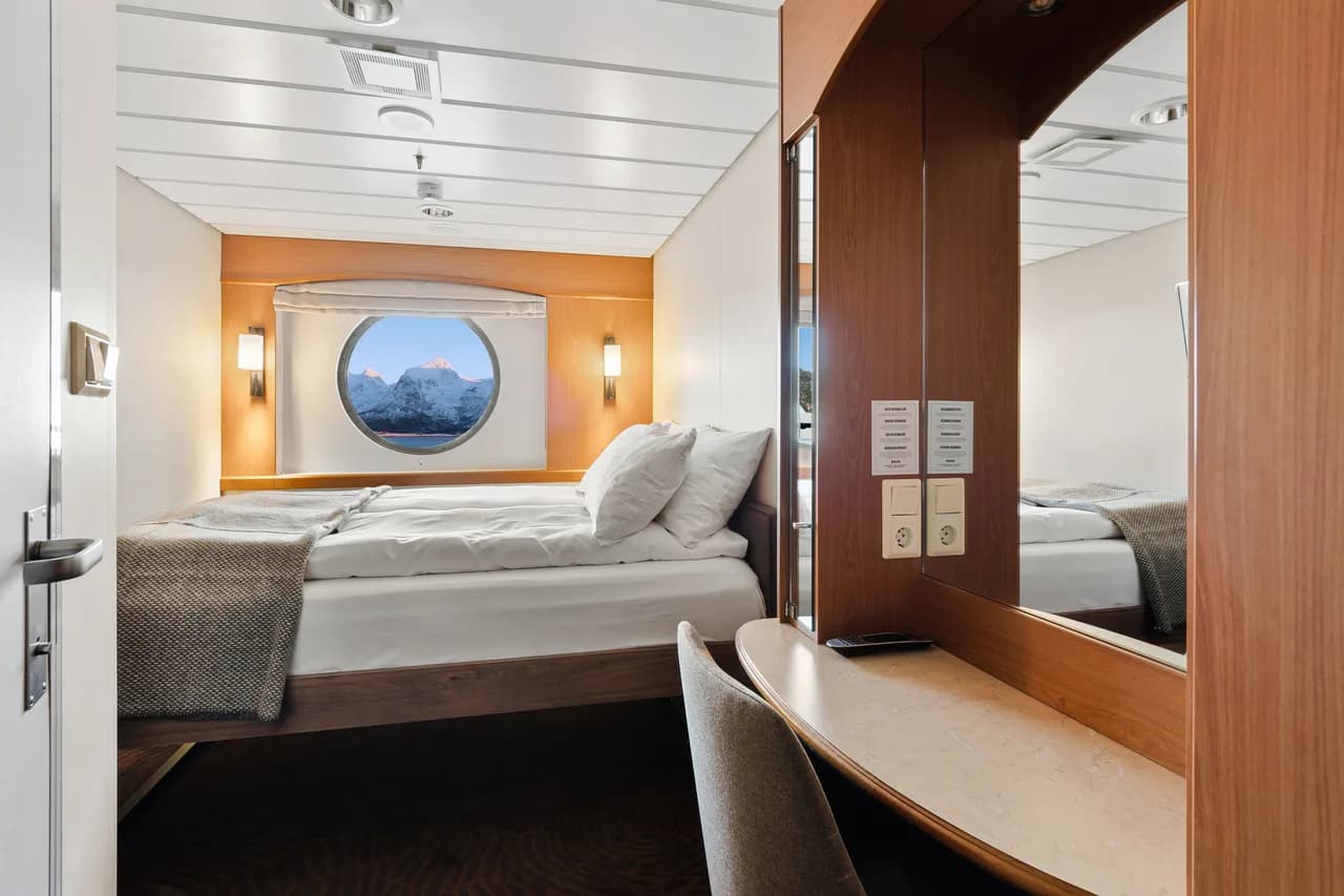 Double on promenade deck with window