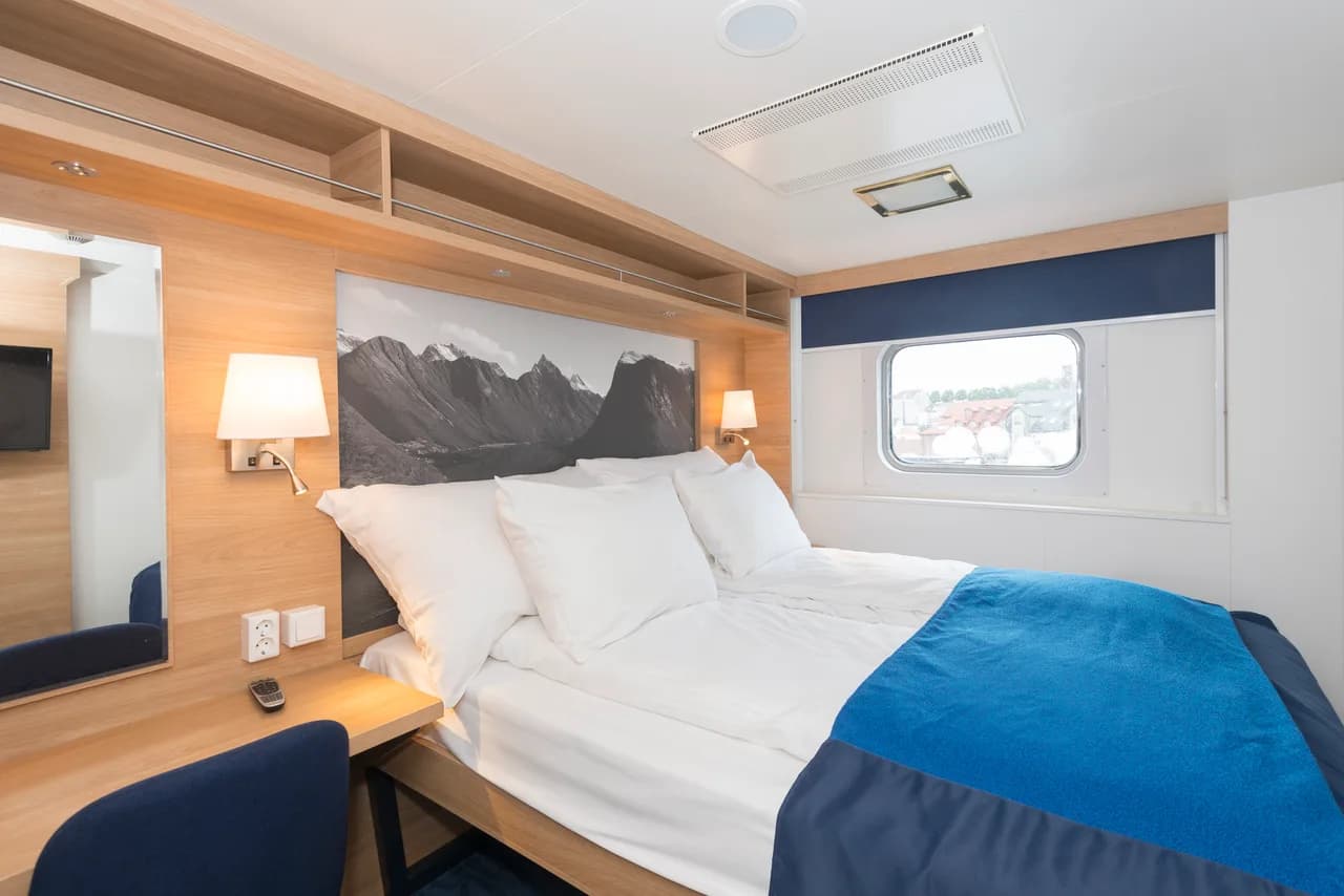 Double on upper deck with window