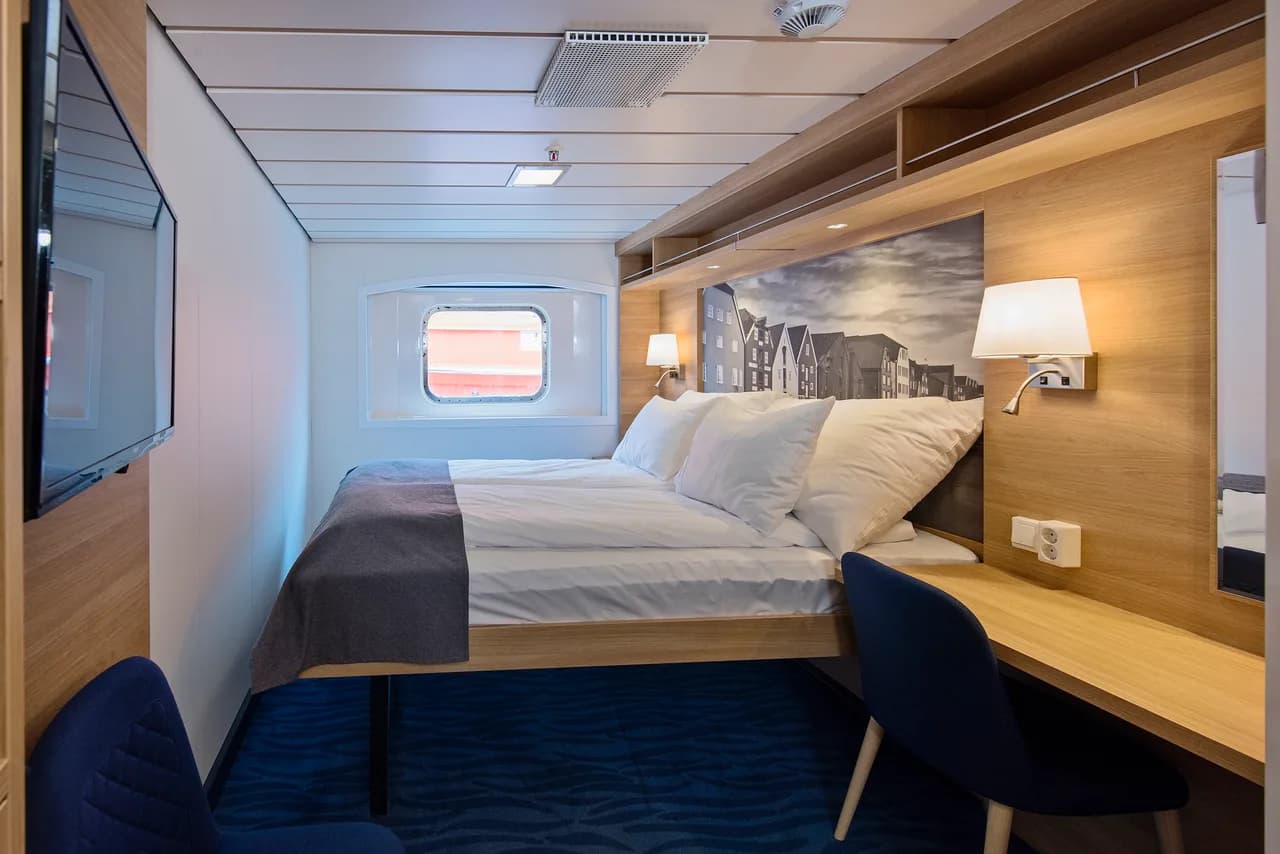 Double on upper or middle deck with window (restricted view)