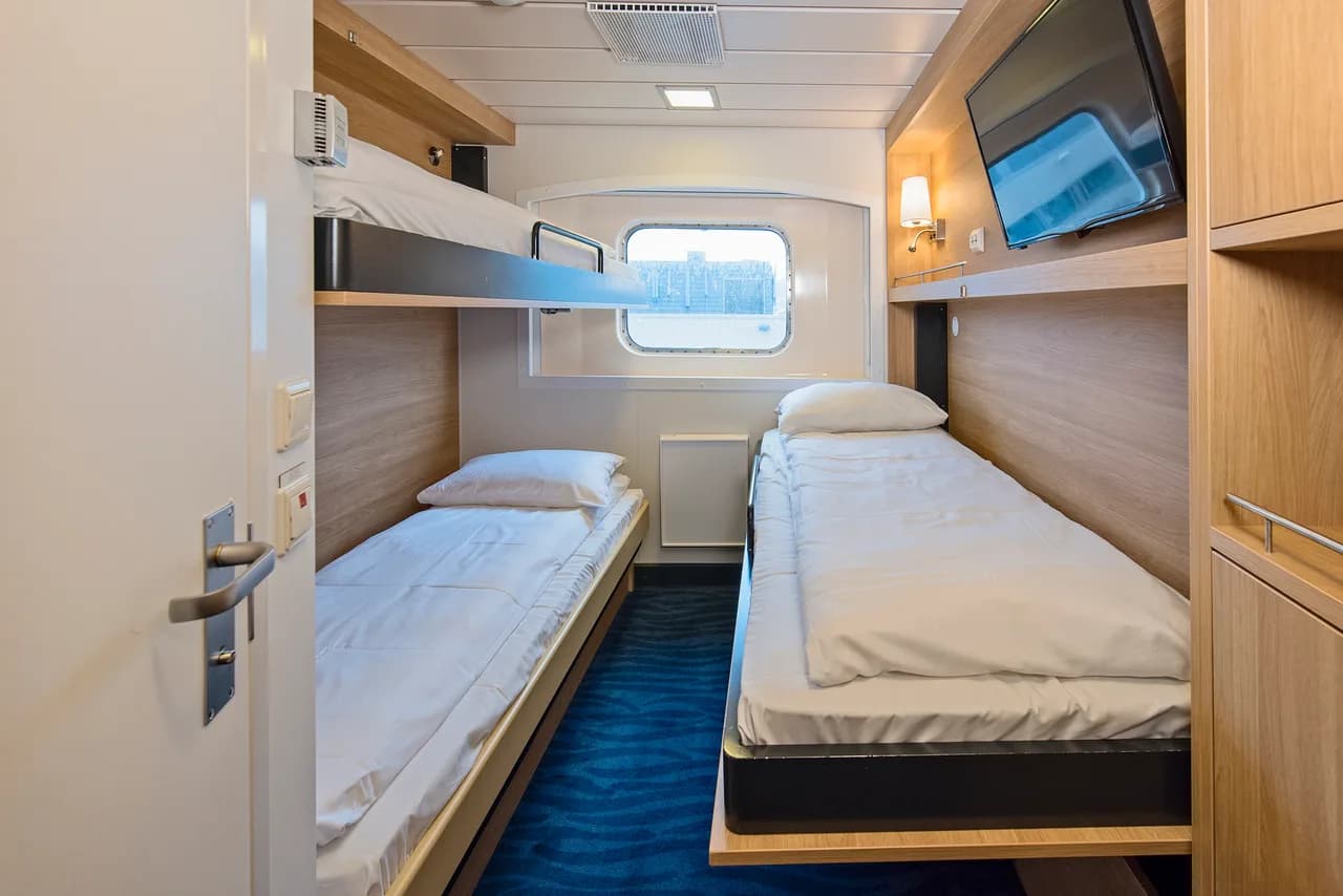 Triple on lower, middle or upper deck with window