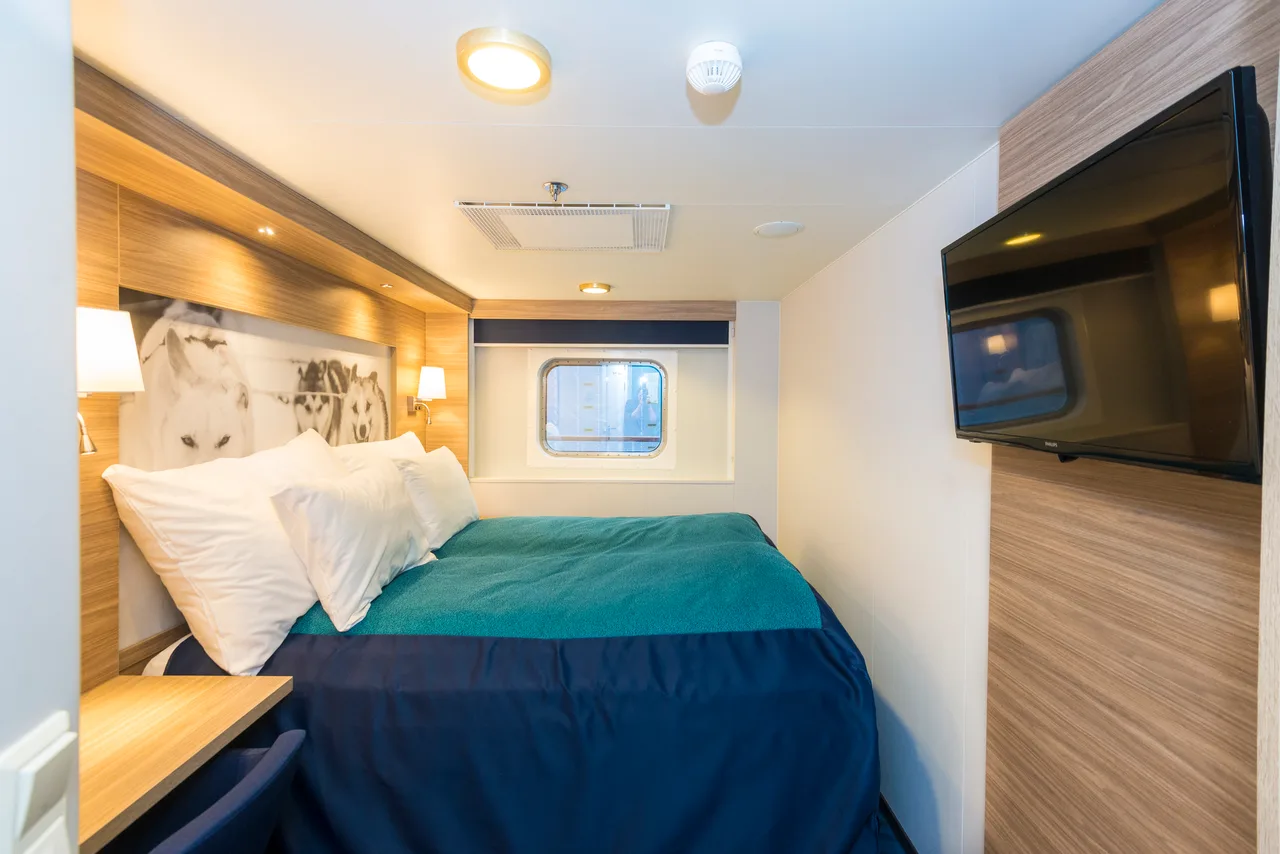 Double on promenade deck with window