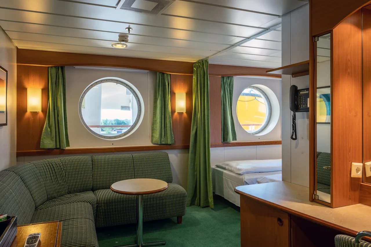 Large cabin on promenade or middle deck with window (restricted view)