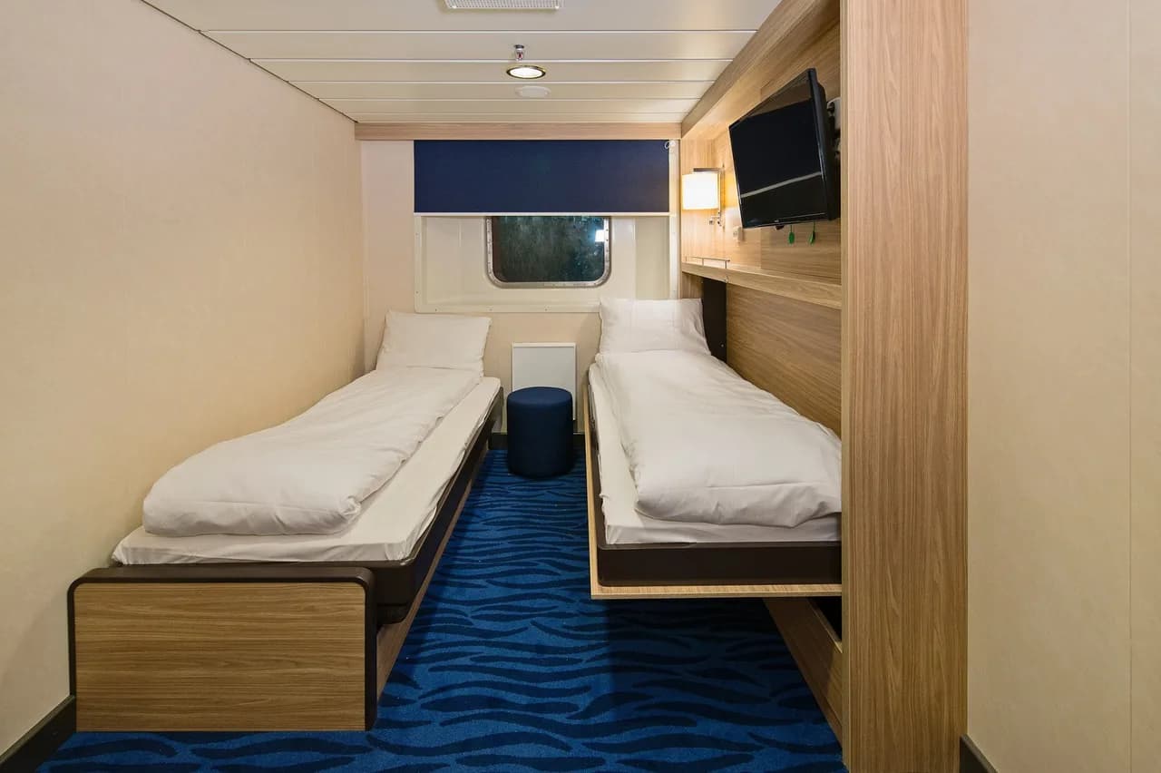 Twin on promenade deck with window