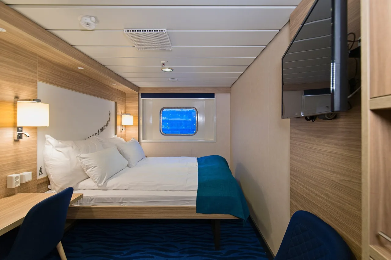Double on upper or promenade deck with window (restricted view)