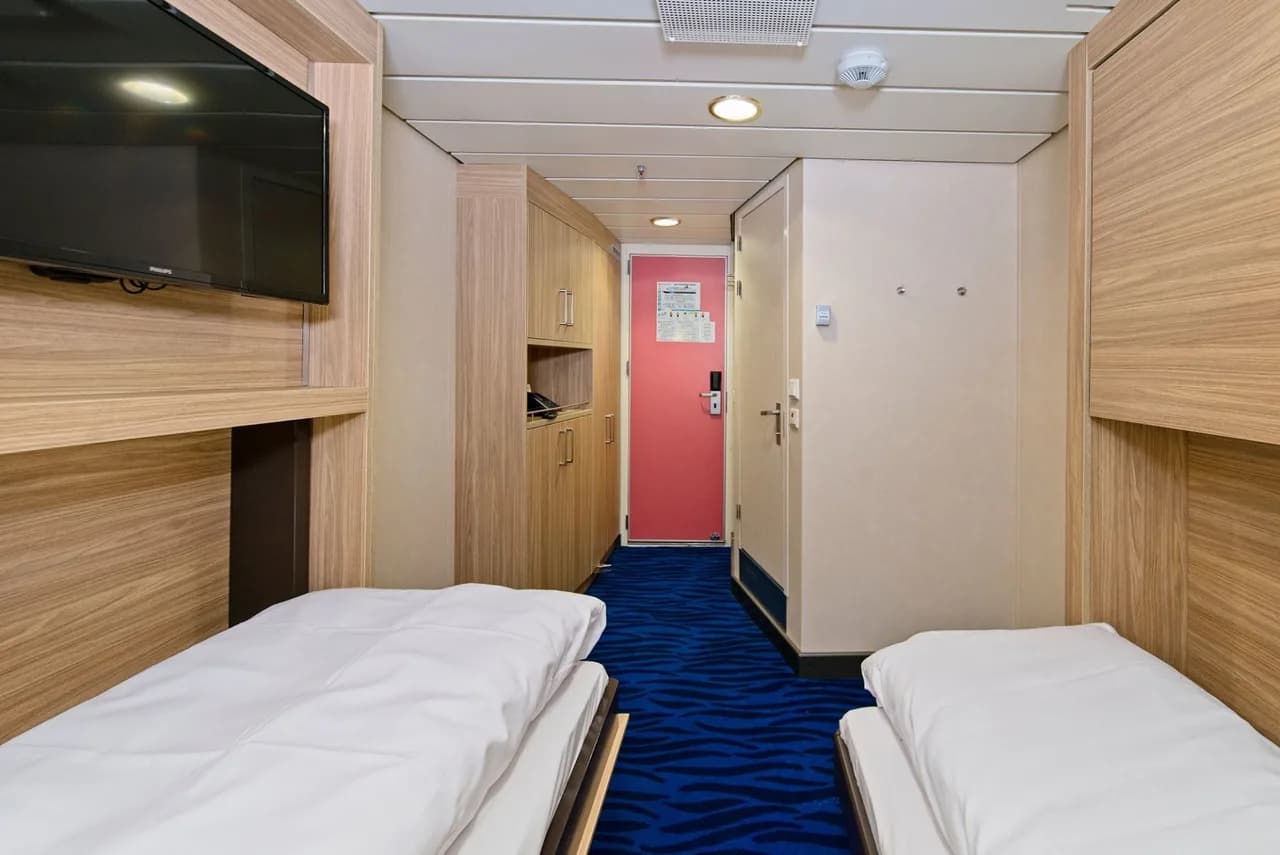 Twin on promenade deck with window