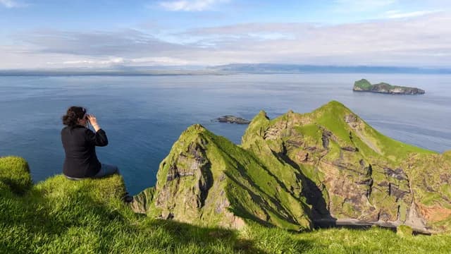 Expedition to Iceland – Hamburg to Reykjavík via North Atlantic Islands 