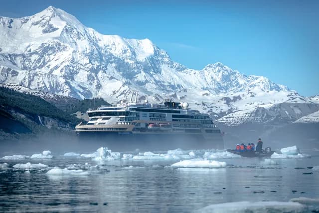 Alaska & British Columbia | Inside Passage, Bears and Aleutian Islands