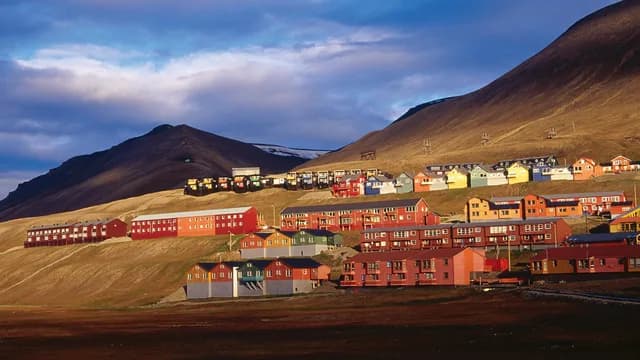 Circumnavigating Spitsbergen – In the Realm of the Polar Bear with Extended Stay in Longyearbyen 
