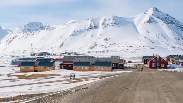 Circumnavigating Svalbard — The Ultimate Expedition with Extended Stay in Longyearbyen