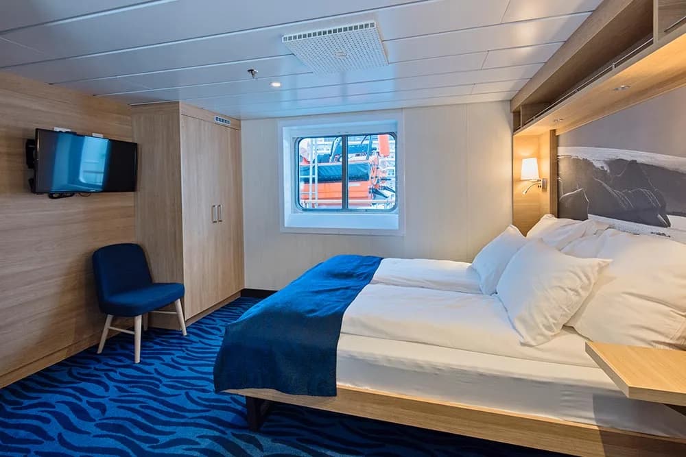 YA | Wheelchair-accessible cabin