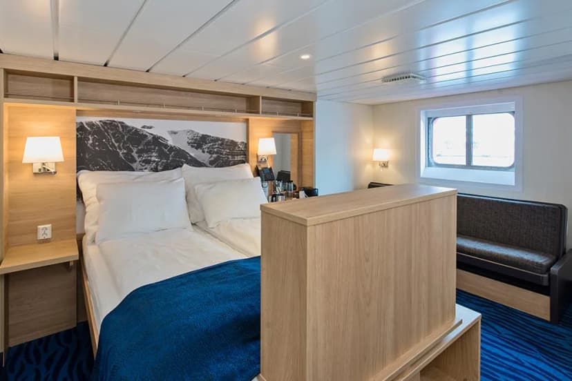 Q3 | Mini Suite