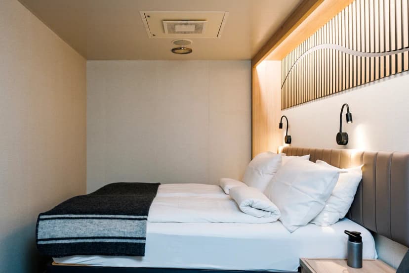 I2 | Inside cabin