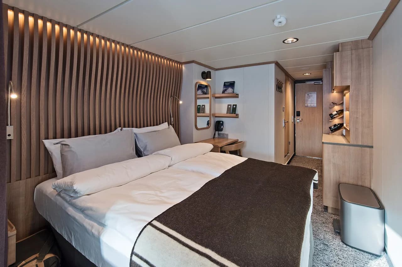 RR | Outside cabin