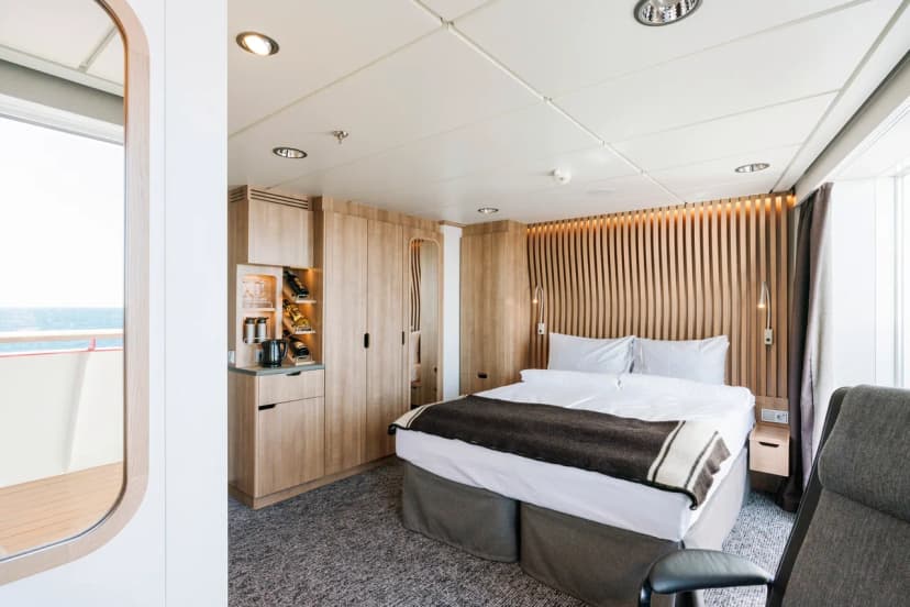 XTD | Outside cabin with balcony