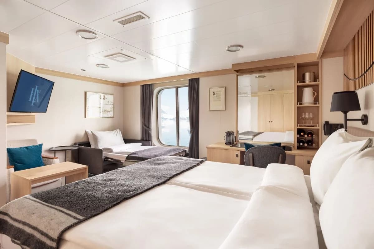 Q4 | Mini Suite