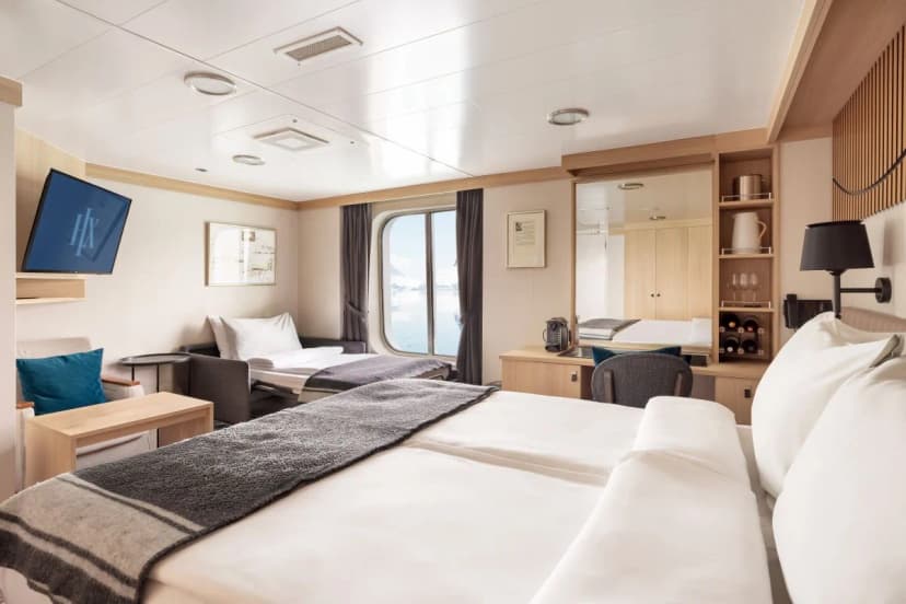 Q4 | Mini Suite