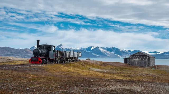 Circumnavigating Svalbard